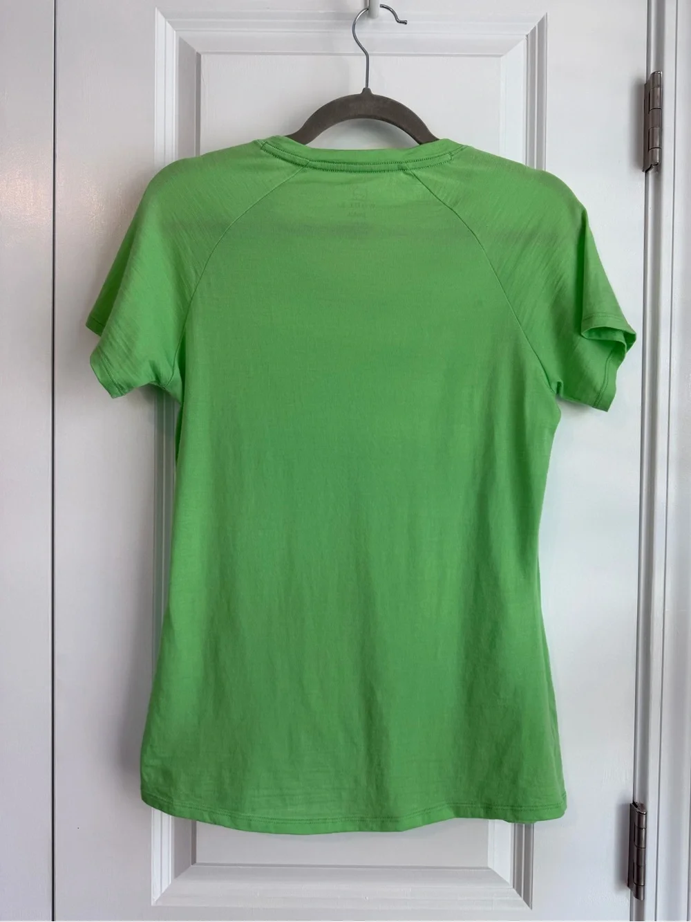 WOOLX Women’s MIA V Neck Short Sleeve Tee Lime Green Size Small - Picture 3 of 7